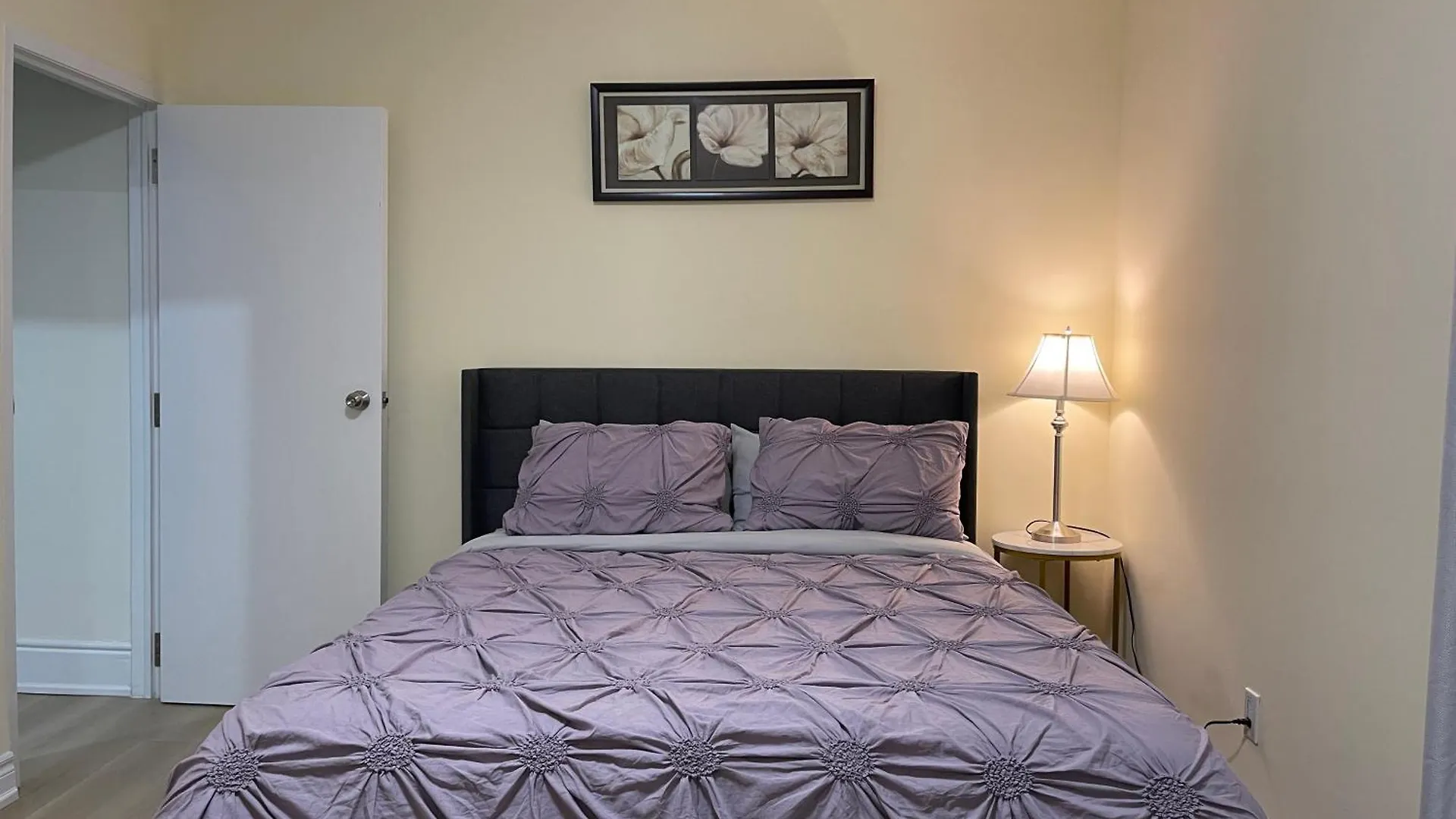 Holiday home Two-Bedroom Suite With King Bed-4 Minutes To The Falls Niagara Falls Canada